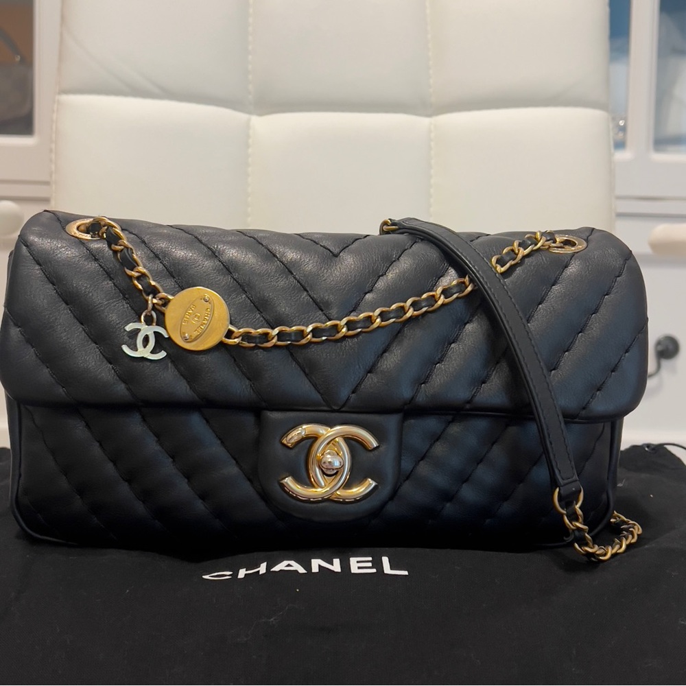 SOLD AUTHENTIC Chanel Medallion Charm Flap Bag ChevronCalfskin Medium - Picture 10 of 10